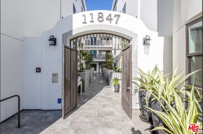 Photo - 11847 Kiowa Ave Unit 202