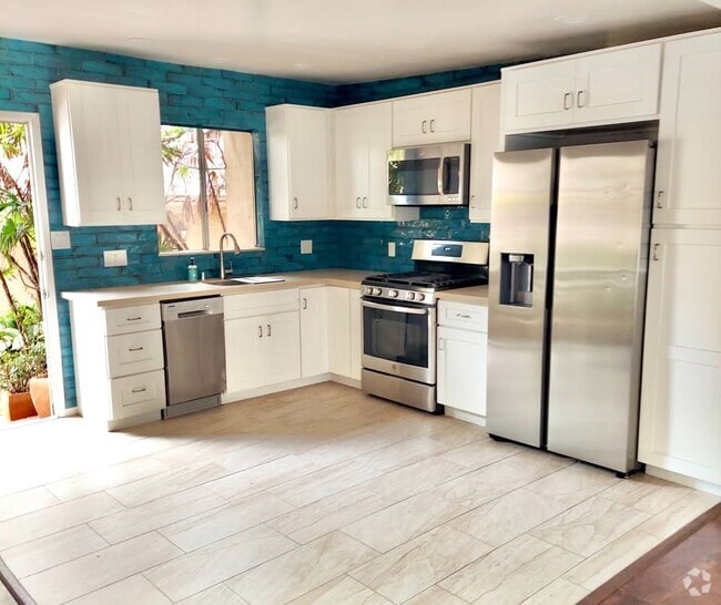 The Dune - Well appointed kitchen - 1026-1036 Gaviota Dr Rental