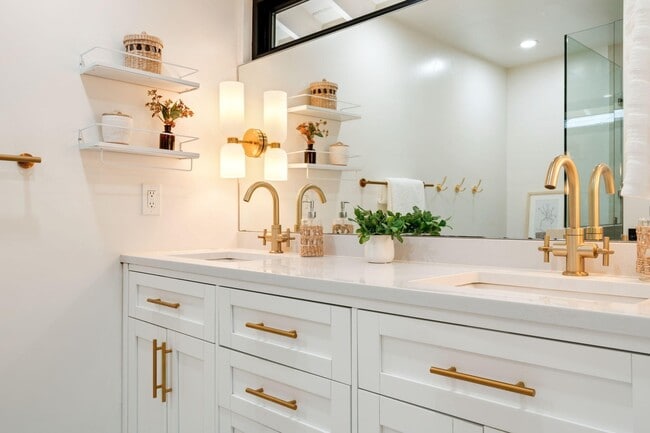 Photo - 340 Woodley Ct