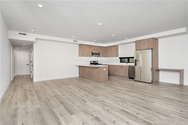 Photo - 5923 Laurel Canyon Blvd