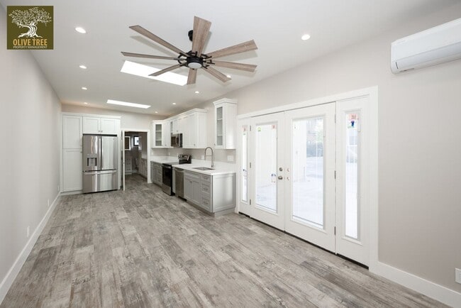 Photo - Marengo Unit 498 South Marengo