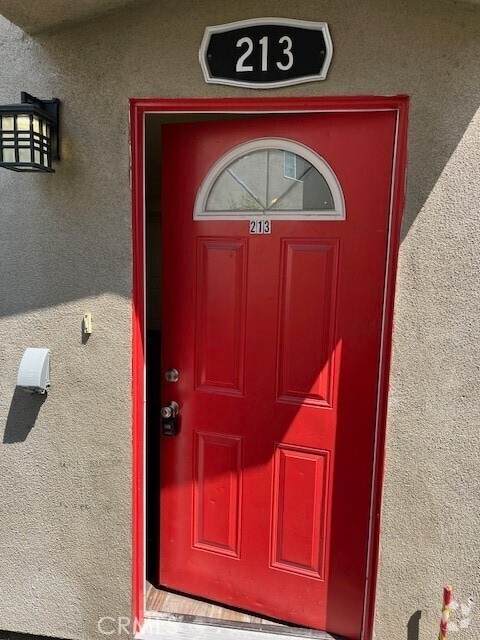 Building Photo - 211 E 84th Pl Rental
