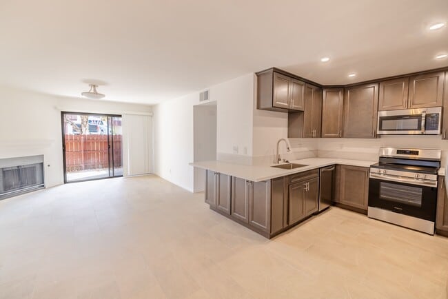 Photo - 852 Tamayo Dr Unit 1