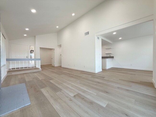 Building Photo - Woodbridge Quiet Cul-De-Sac Rental