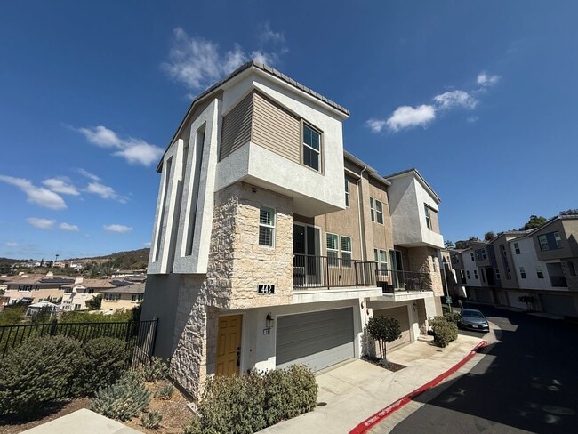 Stunning 2B/2.5BA San Marcos Townhome with... - Stunning 2B/2.5BA San Marcos Townhome with...