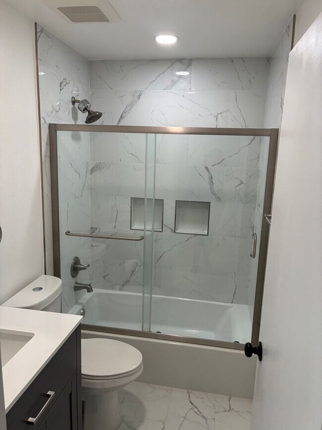 Photo - BEAUTIFUL 4 Bed 3 Bath unit