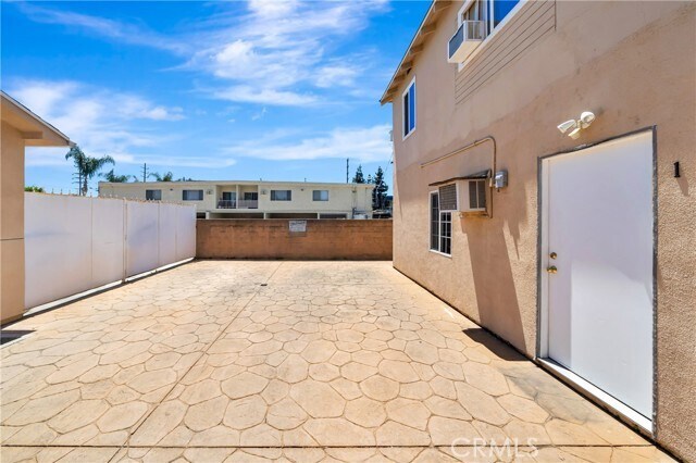 Photo - 6827 Simpson Ave Unit 1