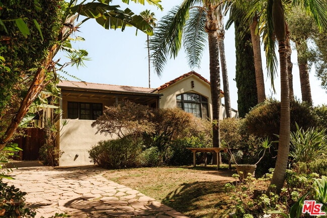 Building Photo - 8561 Rugby Dr