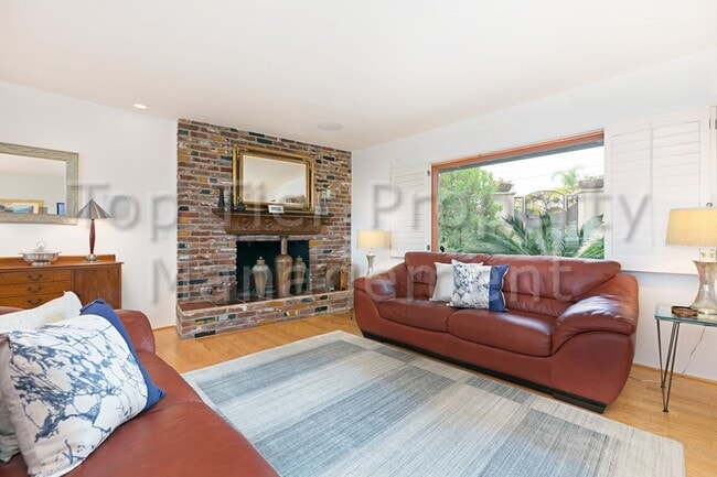 Photo - Spectacular, fully furnished 3 Bd/2 Ba, 13...