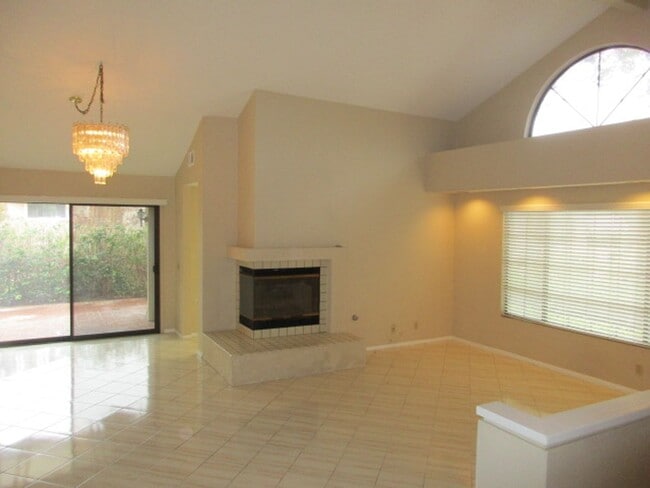 Photo - Rancho Bernardo End Unit Townhome - 2 Bed - 2 Bath -2 Car Garage - Private Patio