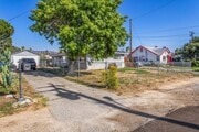 Photo - 2 bedroom Duplex with Huge yard! House
