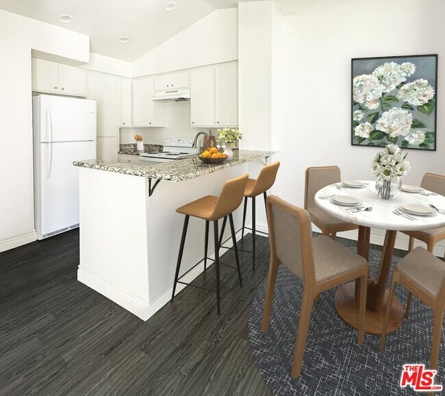 Photo - 1925 W College Ave