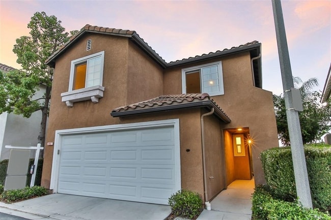 Front - 813 Caminito Nogales