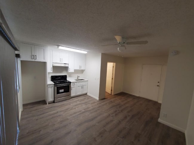 Photo - 13059 Oxnard St Unit 106