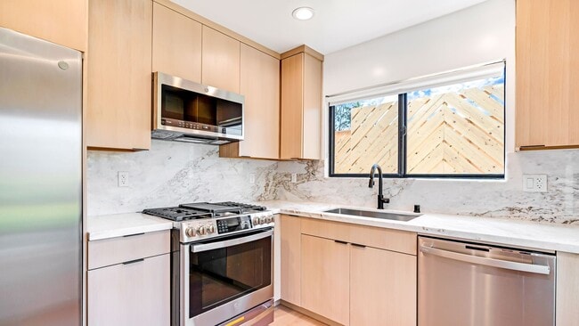 Photo - 1570 Myra Ave Unit #1570