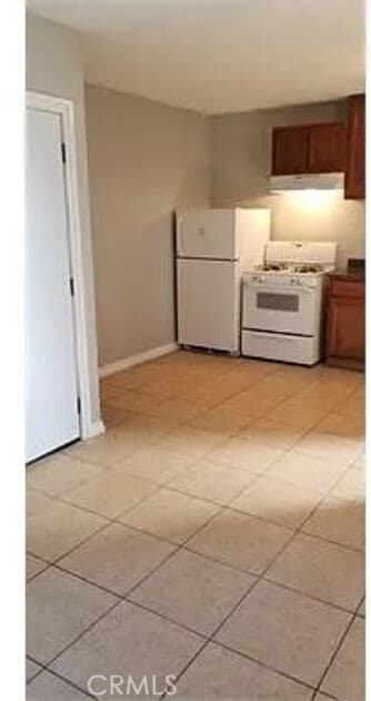 Building Photo - 740 W 82nd St Unit 4