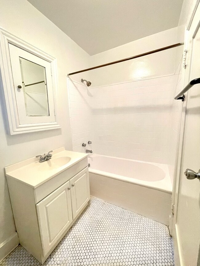Bathroom - 717 1/2 N Ridgewood Pl Unit 2nd Floor