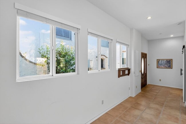 Photo - 4184 Rochester Rd