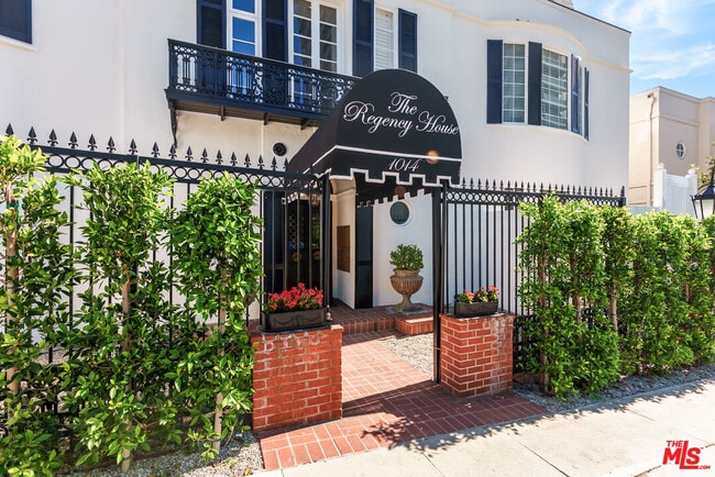 Photo - 1014 N Doheny Dr
