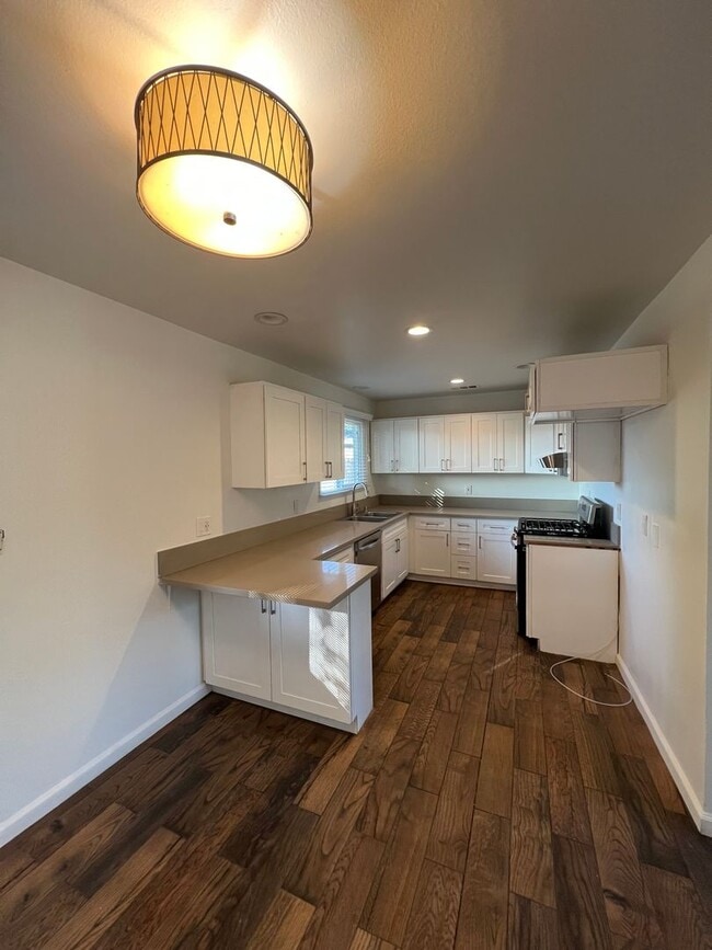 Photo - Centrally located single story 3 bed, 2 ba...