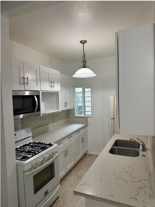 Building Photo - 1331 Albany St