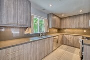 Photo - 20516 Clark St