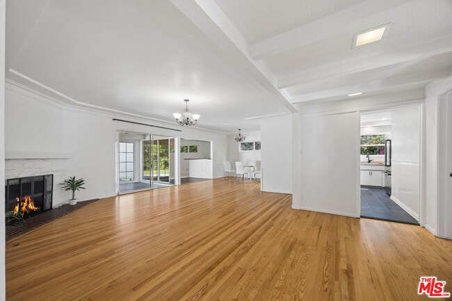 Photo - 3262 Woodbine St