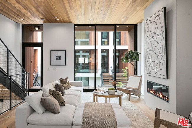 Photo - 610 S Van Ness Ave