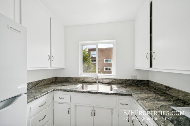 Photo - 1306 Havenhurst Dr Unit 17