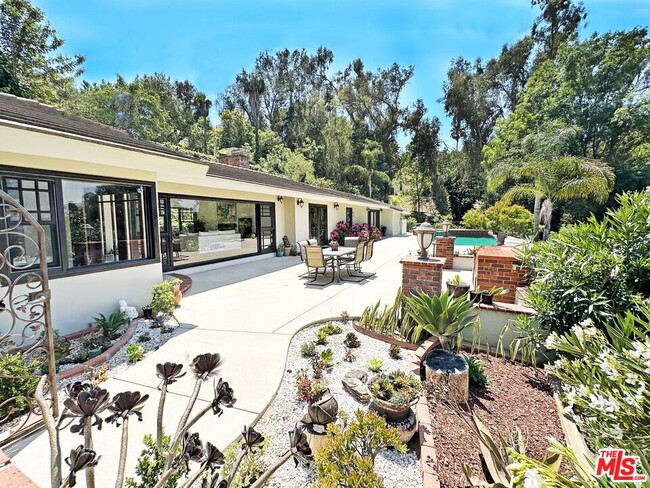 Photo - 12751 Mulholland Dr House