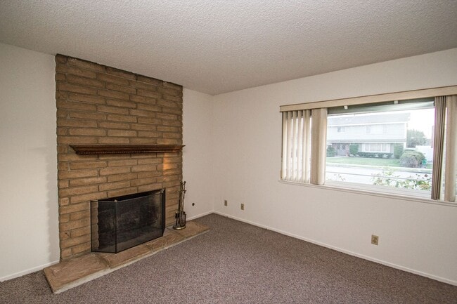 Photo - This lovely North Oxnard 4 bedroom 2 bath home with Vintage Oxnard Vides!!! COMING SOON