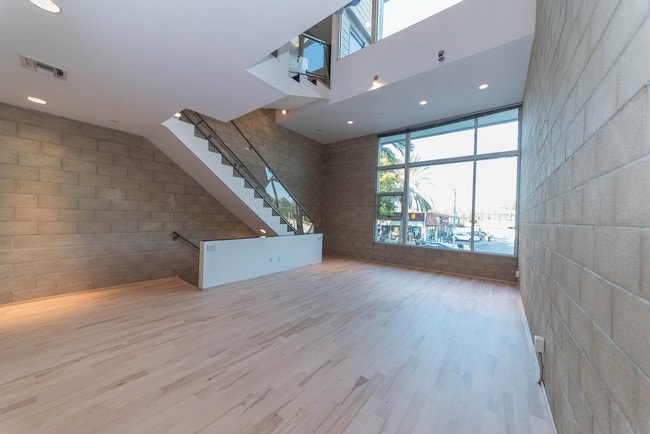 Photo - 717 N Highland Ave