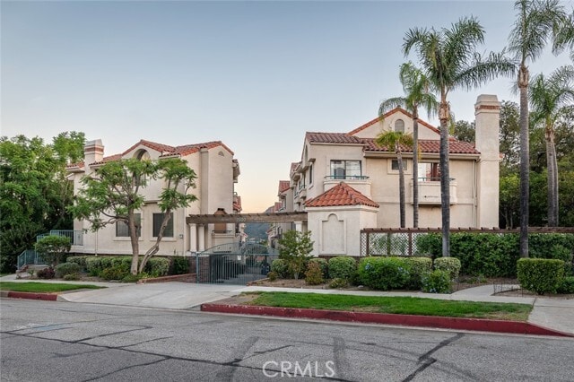 Photo - 2930 Montrose Ave Unit 102