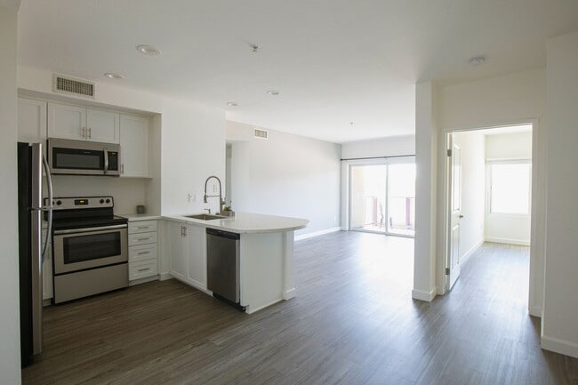 Photo - 3400 Cahuenga Blvd Los Angeles, CA 90068