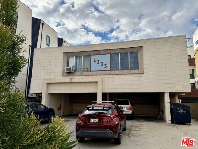 Photo - 1333 N Fuller Ave Unit 7