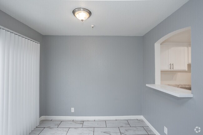 2BR, 2BA - 900SF - Dining Room - Emerald Terrace Apartments