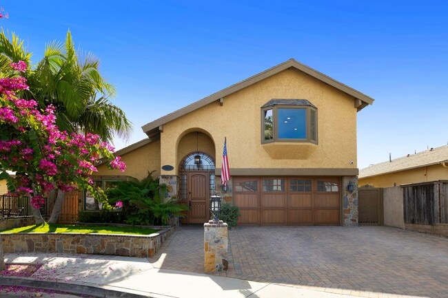 Building Photo - Beautifully maintained Tuscan-style custom home