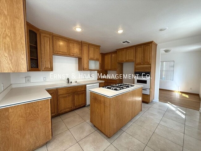 Photo - 4723 Blackthorne Ave
