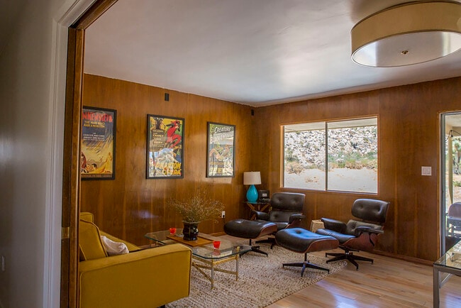 Photo - 56996 Crestview Dr