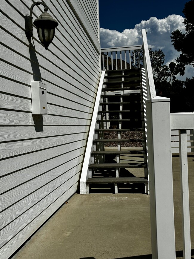 Entry - 649 Crest Dr Unit Guest House