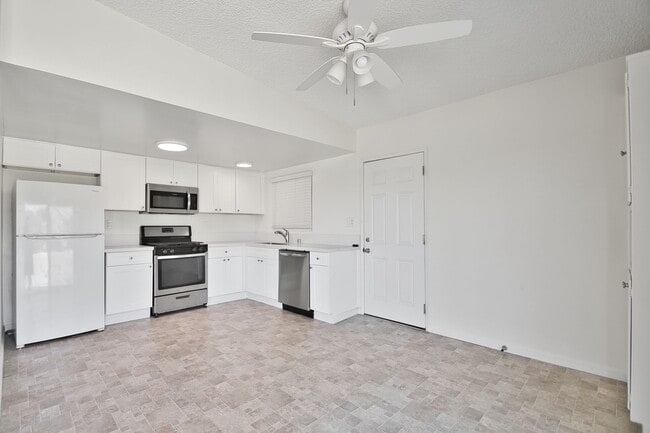 Photo - 1530 Manhattan Beach Blvd Unit A