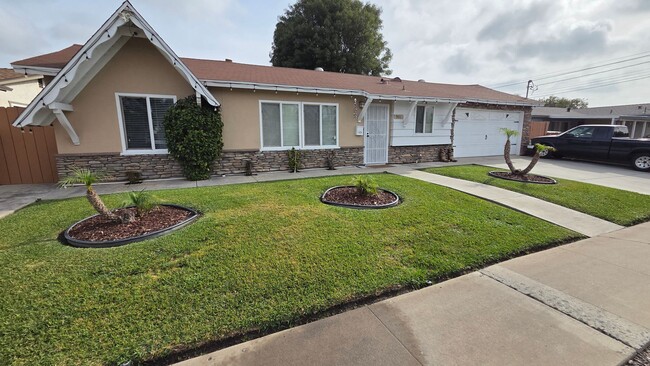 Photo - Spacious 3 bed 1 bath with a large backyard! Available 4/1/2026