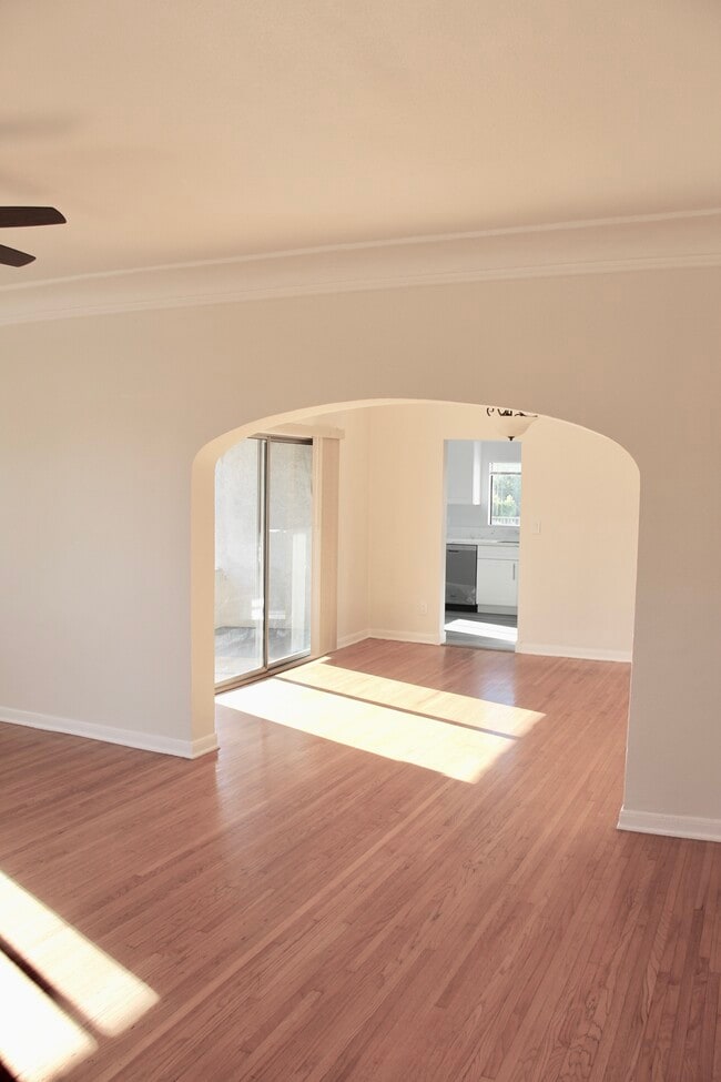 Photo - 1239 S Hudson Ave Unit 1239