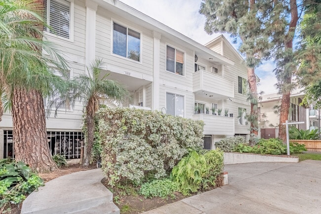 Photo - 1535 Granville Ave Unit #101