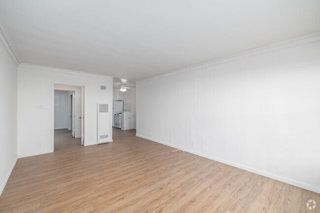 1BR, 1BA - 900SF - Living Room - Blackburn Apartments