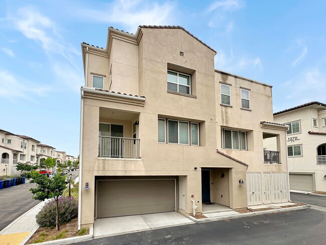 Great 3B/2.5BA Townhome in Otay Mesa! - Great 3B/2.5BA Townhome in Otay Mesa!