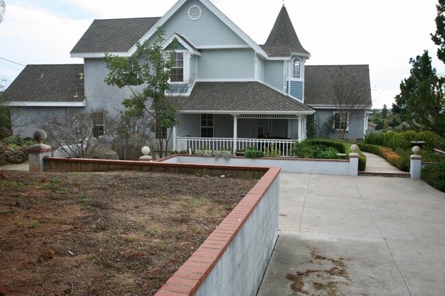 Photo - 4br 3-1/2ba Victorian in hills of Blossom Valley