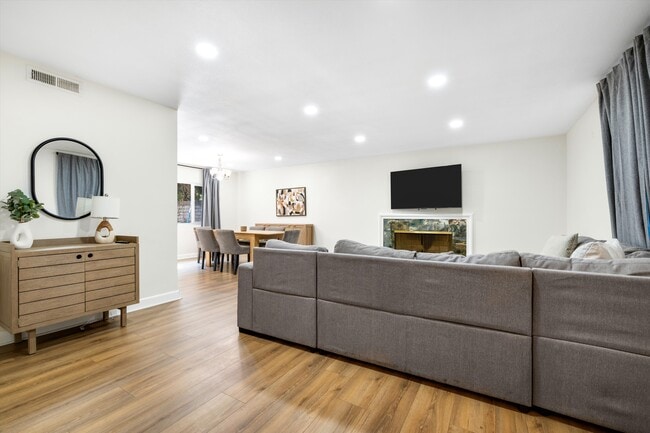 Photo - 5400 Nagle Ave