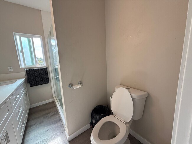 Photo - 5223-5225 E Falls View Dr