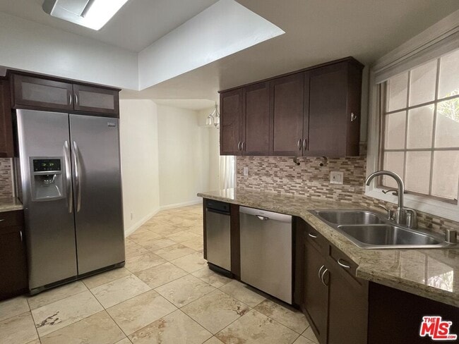 Photo - 431 N Doheny Dr